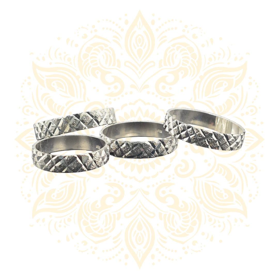 925 Sterling Silver Diamond-Cut Band Ring