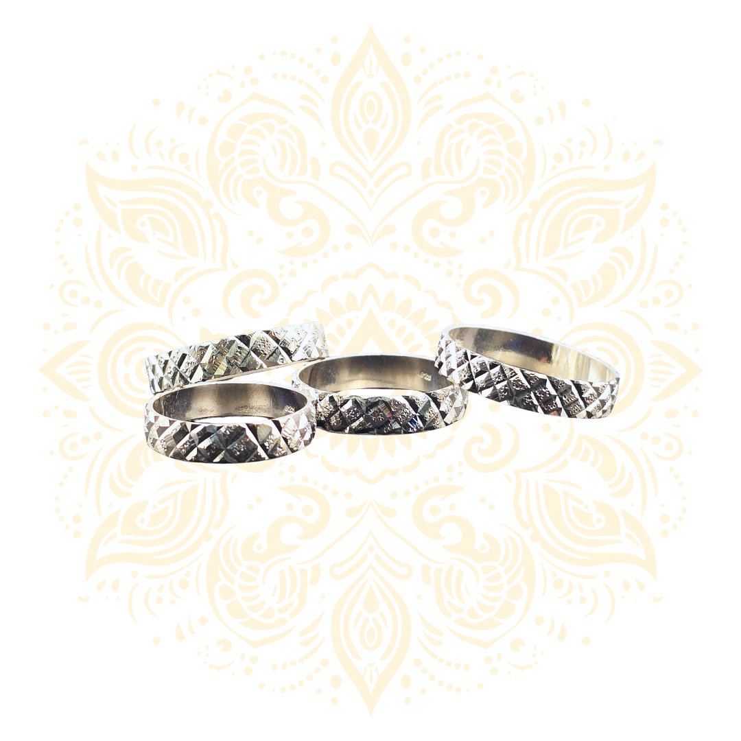 925 Sterling Silver Diamond-Cut Band Ring