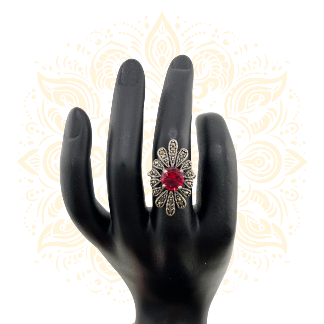 925 Sterling Silver Vintage Floral Ring with Cubic Zirconia