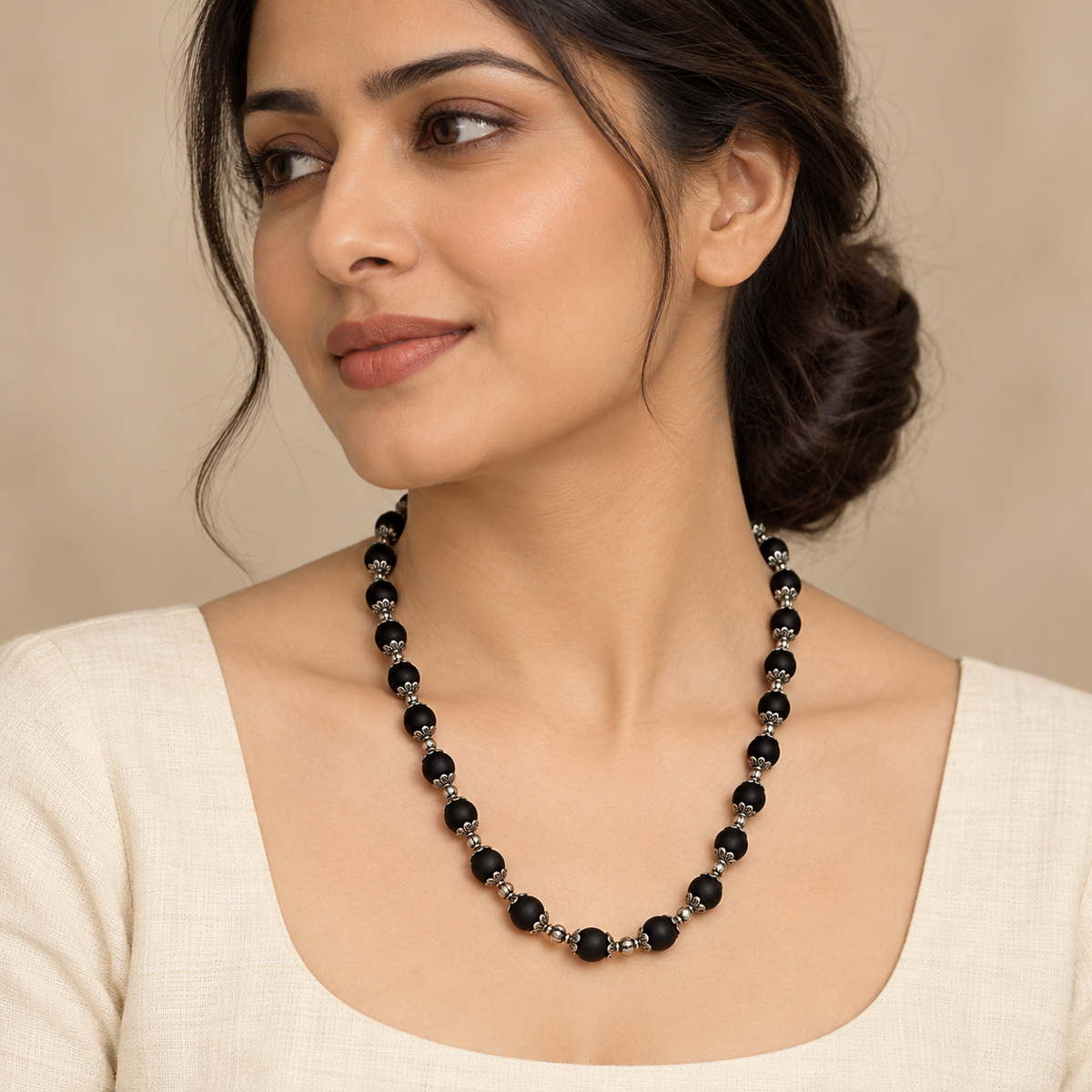 Tulasi Kanthi Mala Black 1 Round whit Metal 19"