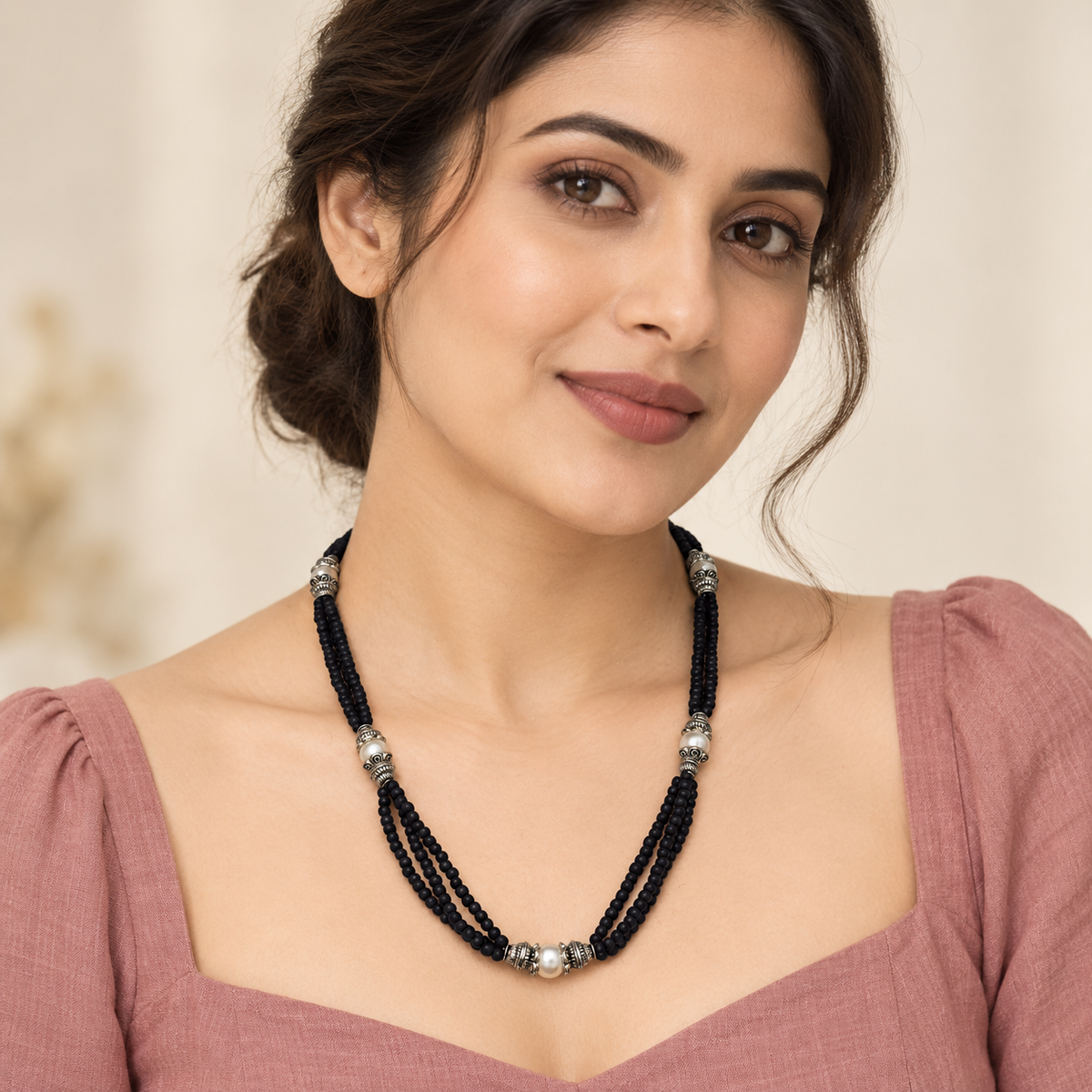 Tulasi Neck beads Black/Pearl 19"